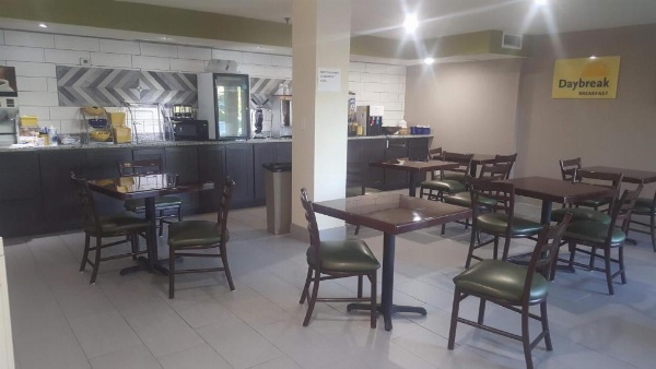 Days Inn by Wyndham Des Moines-West Clive image 16