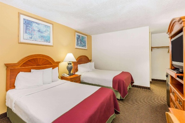 Days Inn by Wyndham Des Moines-West Clive image 7